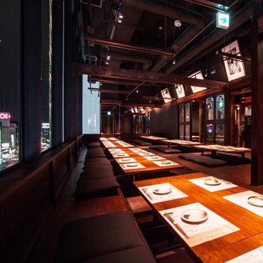 わらやき屋 新宿 雰囲気