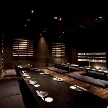 わらやき屋 龍馬の塔 雰囲気