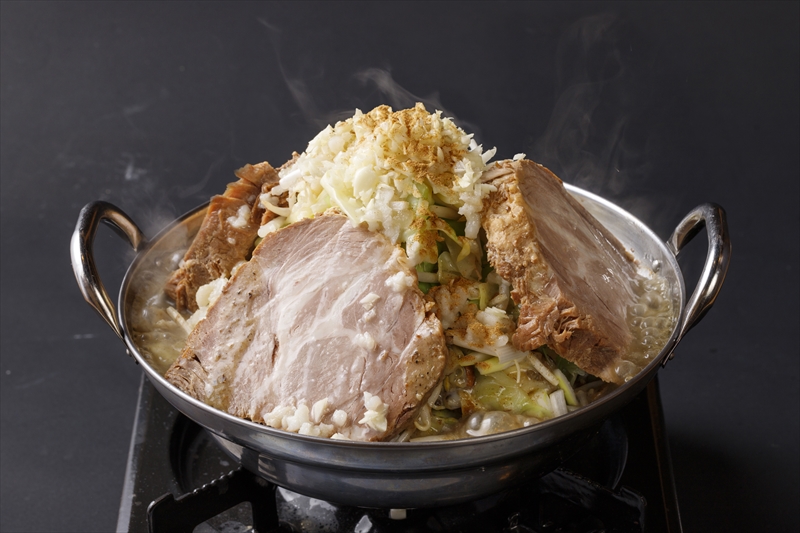 背脂煮干しニンニク豚鍋