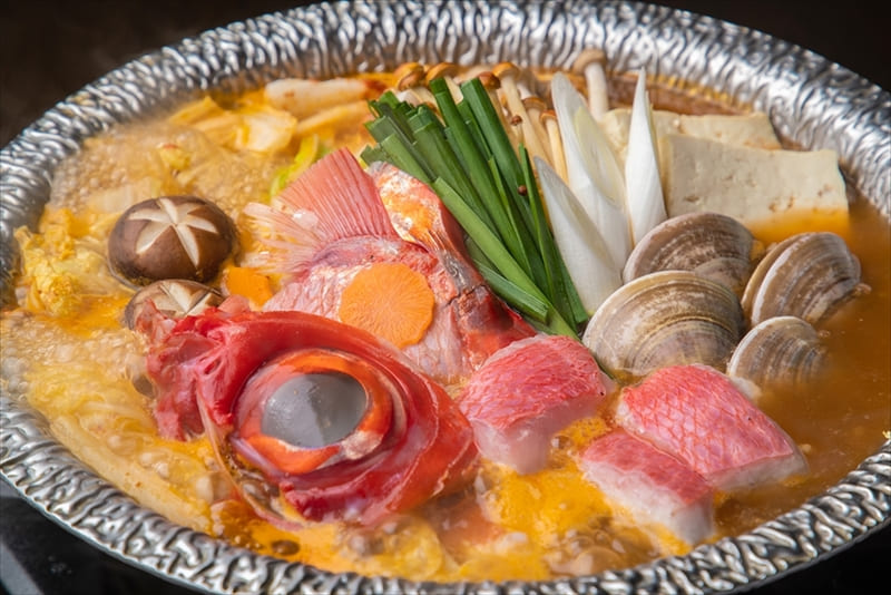金目鯛と新鮮魚介の 海鮮うまみ辛鍋