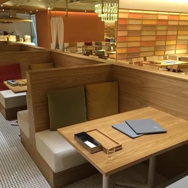 めん、色いろ。いつでも、おやつ。新宿 雰囲気