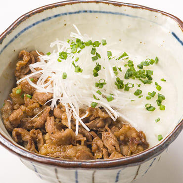 牛カルビとトロロのスタミナ丼