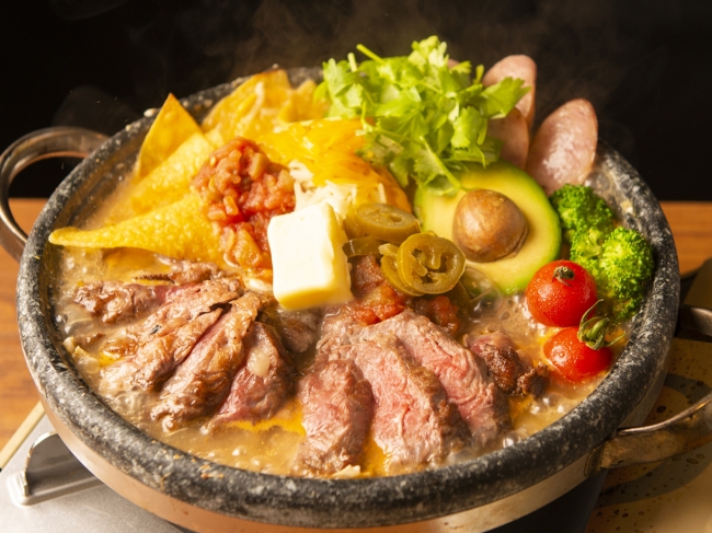 厚切り牛ステーキの石焼メキシカンチーズ鍋