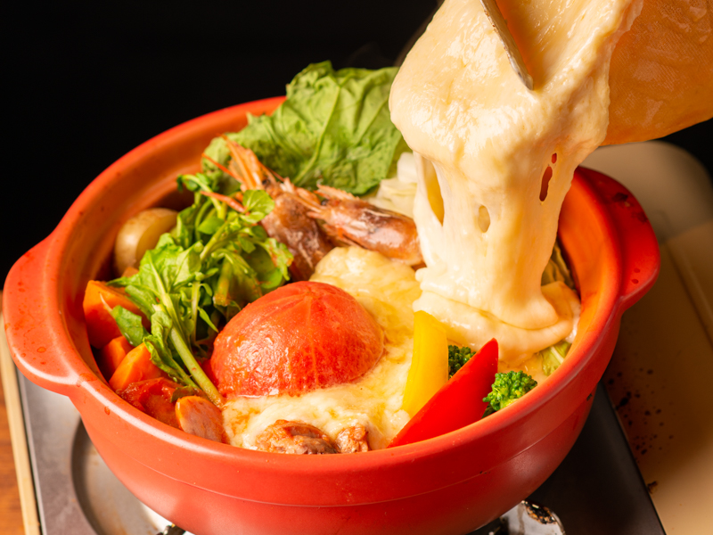 丸ごとトマトとラクレットチーズのcheese×チーズ×ちーず鍋