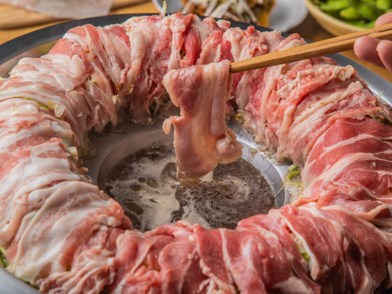 3種の肉山脈！カルデラ肉鍋