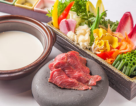 氷温熟成ラム肉と厳選十五種野菜の豆乳鍋